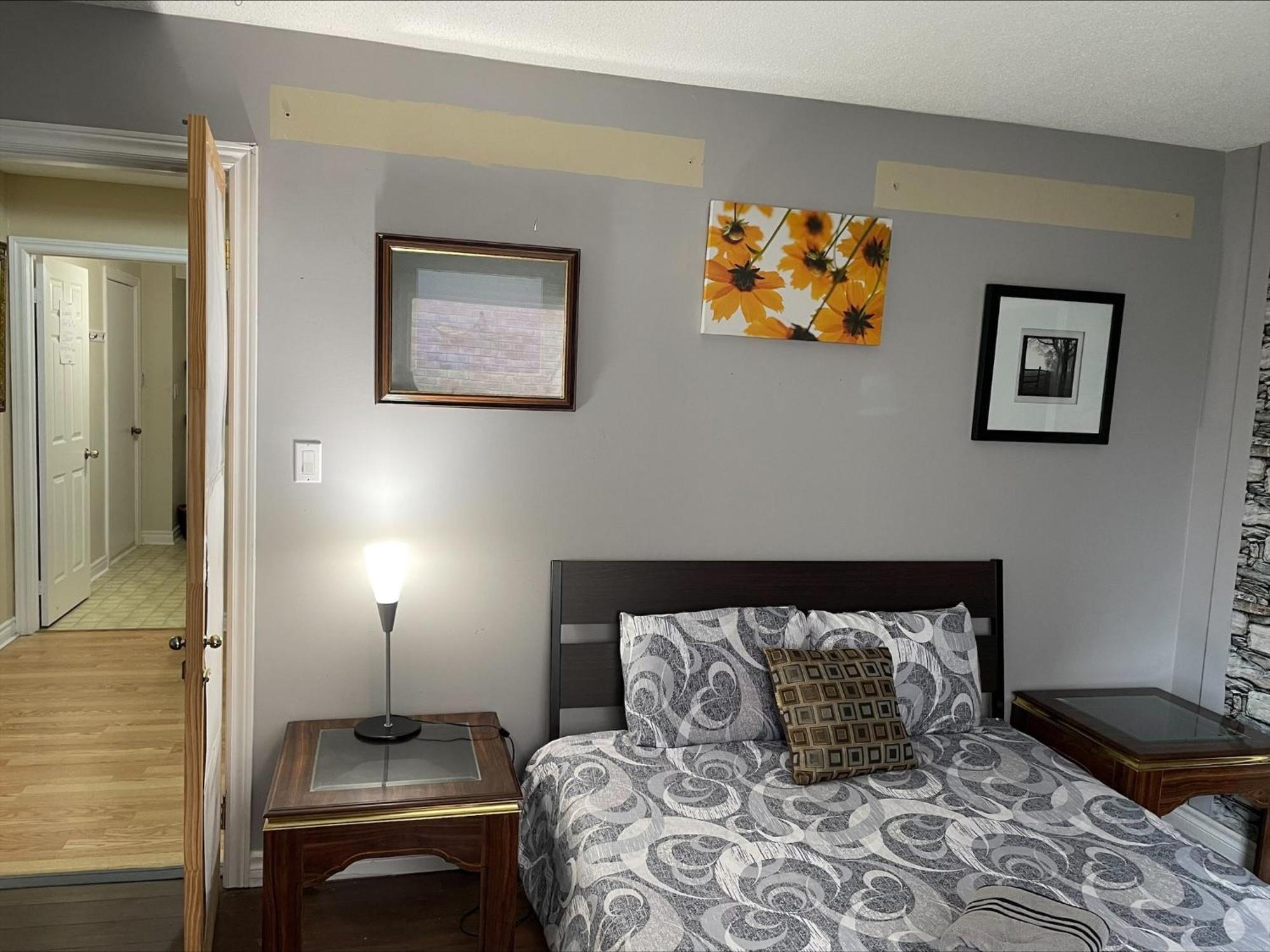 Bhf Near College & Hosp Self-Service Check-In So Fast Net Free Parking In Barrie Buitenkant foto