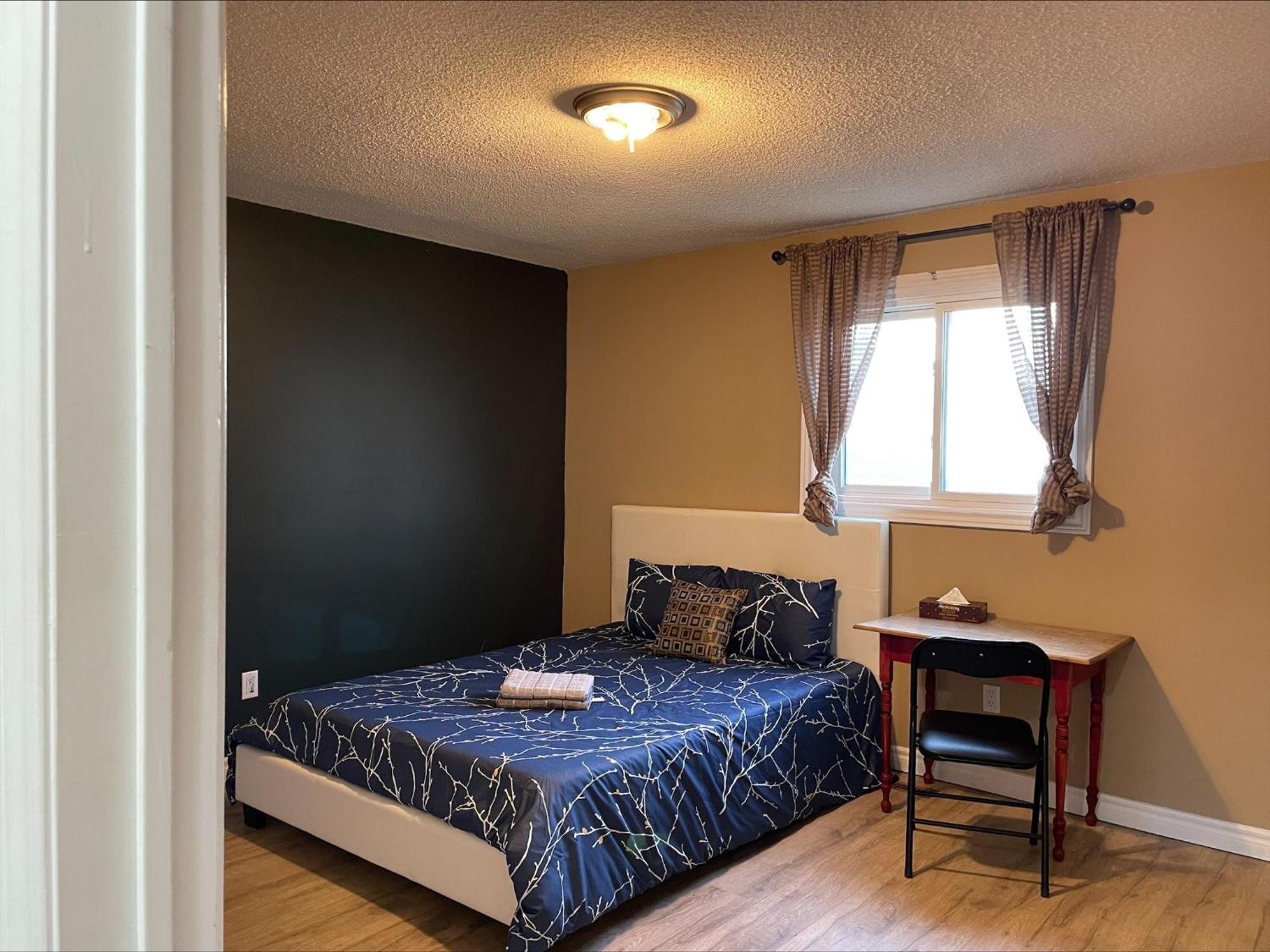 Bhf Near College & Hosp Self-Service Check-In So Fast Net Free Parking In Barrie Buitenkant foto