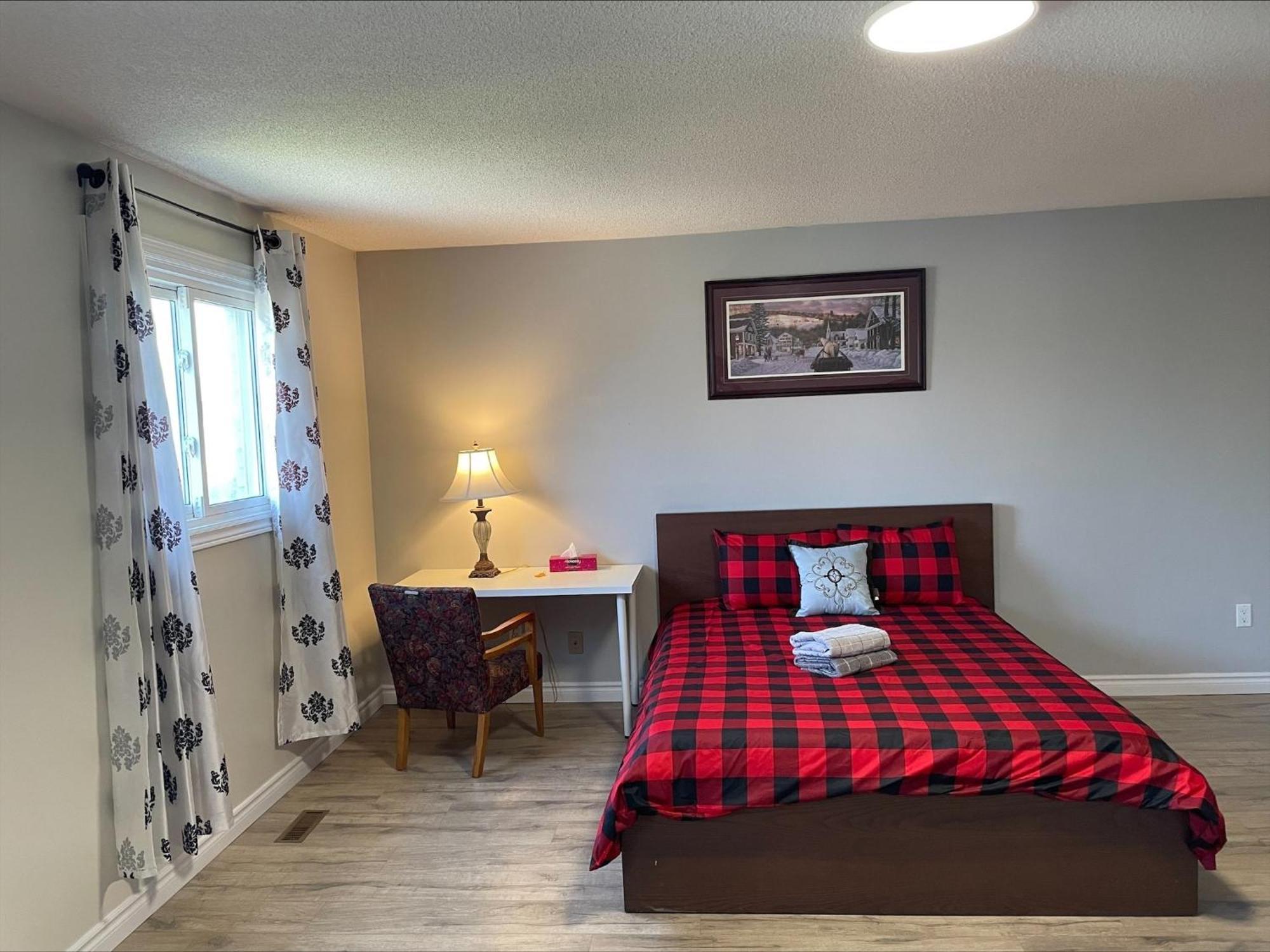 Bhf Near College & Hosp Self-Service Check-In So Fast Net Free Parking In Barrie Buitenkant foto